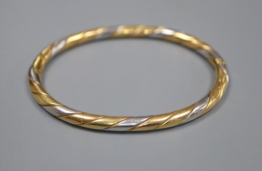 A modern Italian three colour 750 yellow metal hinged bangle,